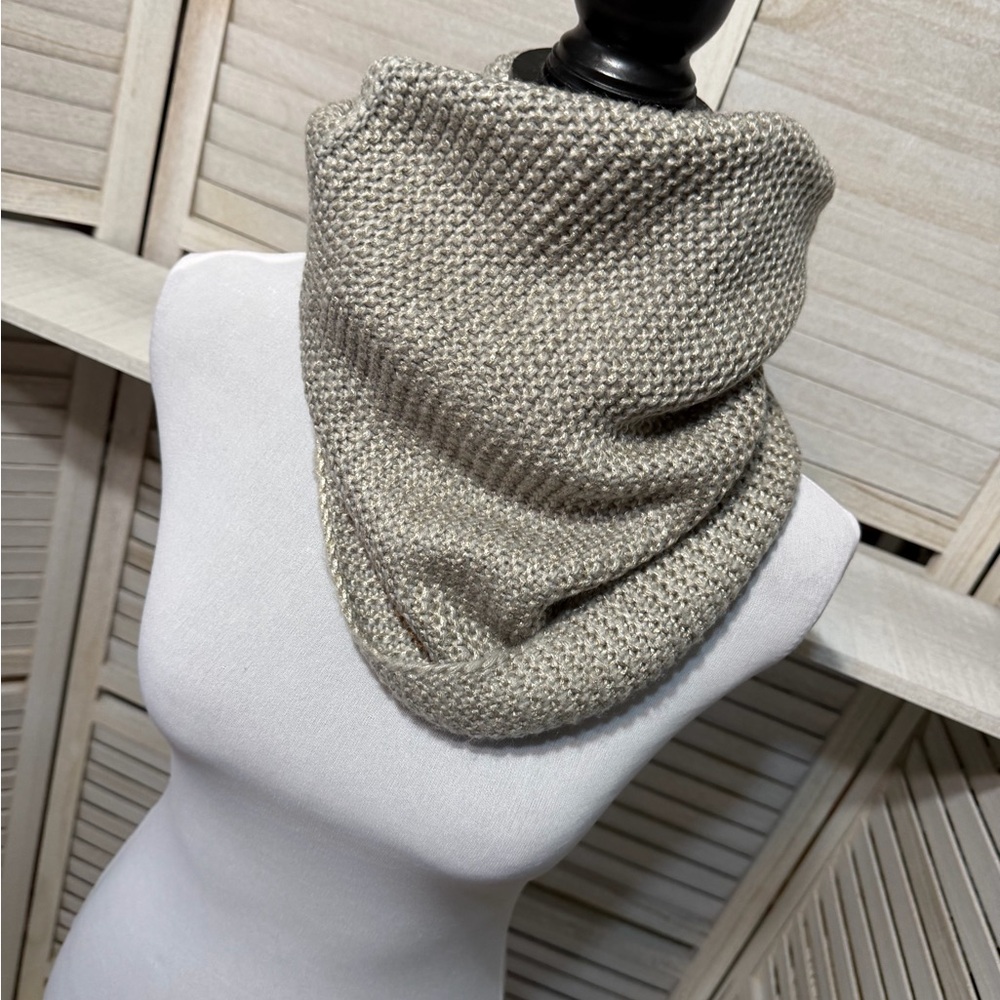 H&M Unique Soft Gray Knit Scarf
